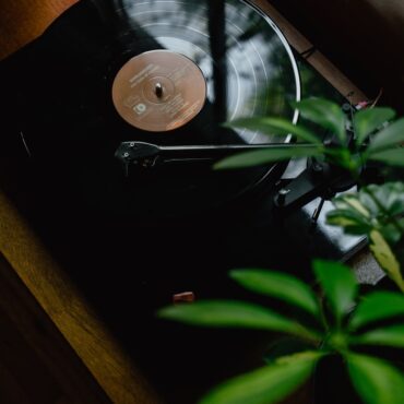 black turntable on brown wooden table
