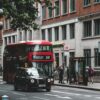 Londres accueille les taxis sans chauffeur dès 2026 : Uber lance ses véhicules autonomes